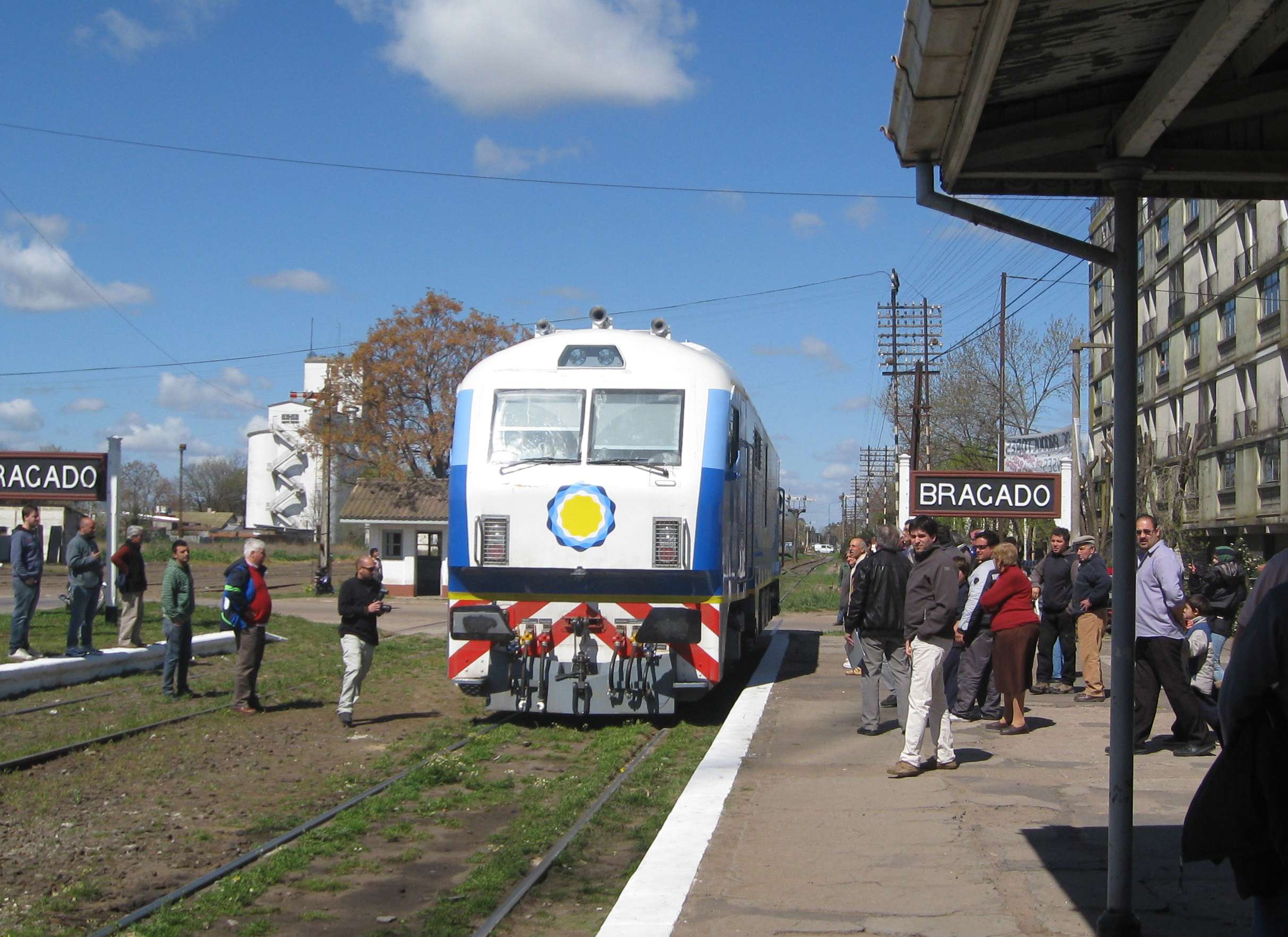 中国北车出口阿根廷铁路提速客运线列车投入运营