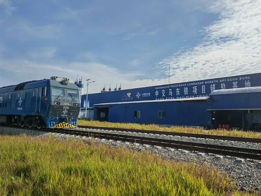 Steady Progress on the First Anniversary! The Locomotives Assist More Than Half of the Track Laying Works for Malaysia ECRL